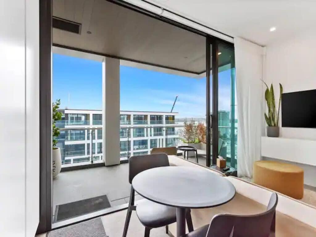 Sleek Modern Studio With Balcony Auckland Zewnętrze zdjęcie