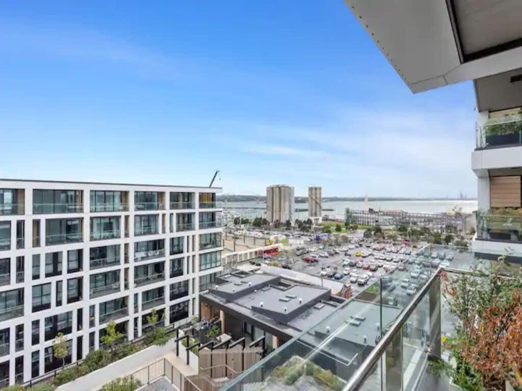 Sleek Modern Studio With Balcony Auckland Zewnętrze zdjęcie
