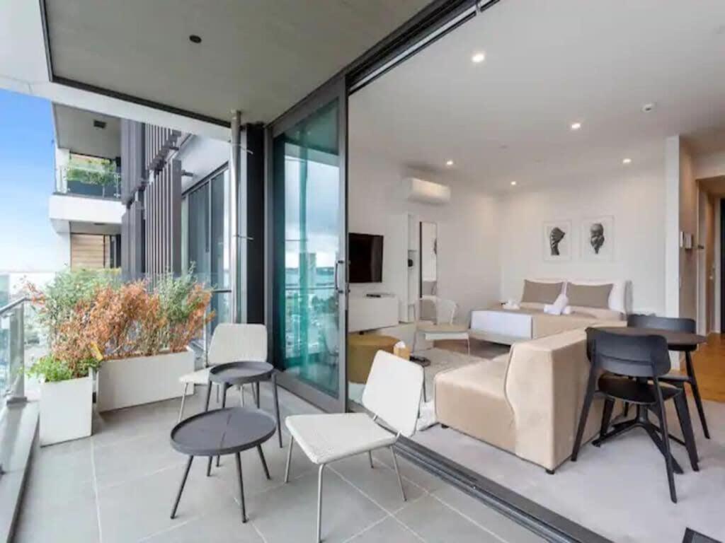 Sleek Modern Studio With Balcony Auckland Zewnętrze zdjęcie