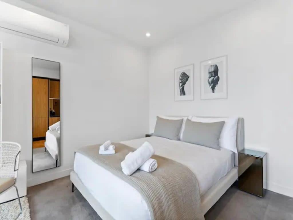 Sleek Modern Studio With Balcony Auckland Zewnętrze zdjęcie
