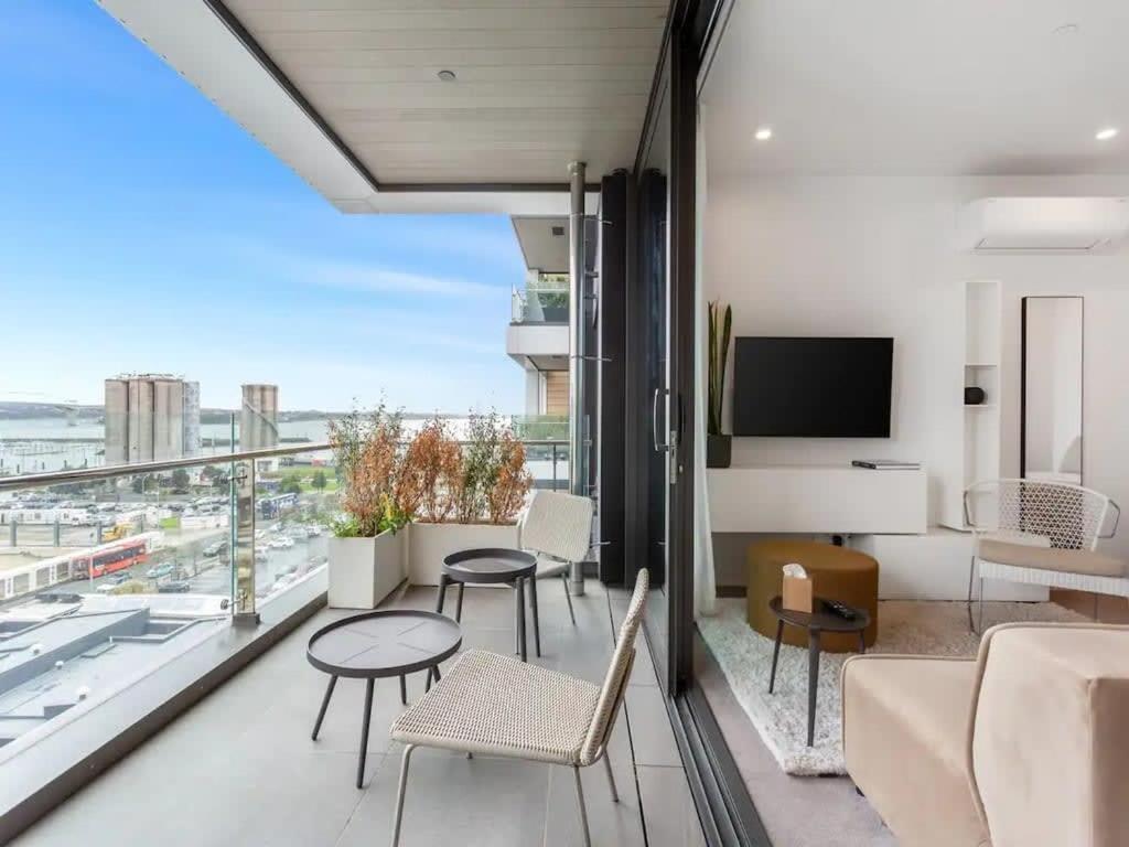 Sleek Modern Studio With Balcony Auckland Zewnętrze zdjęcie